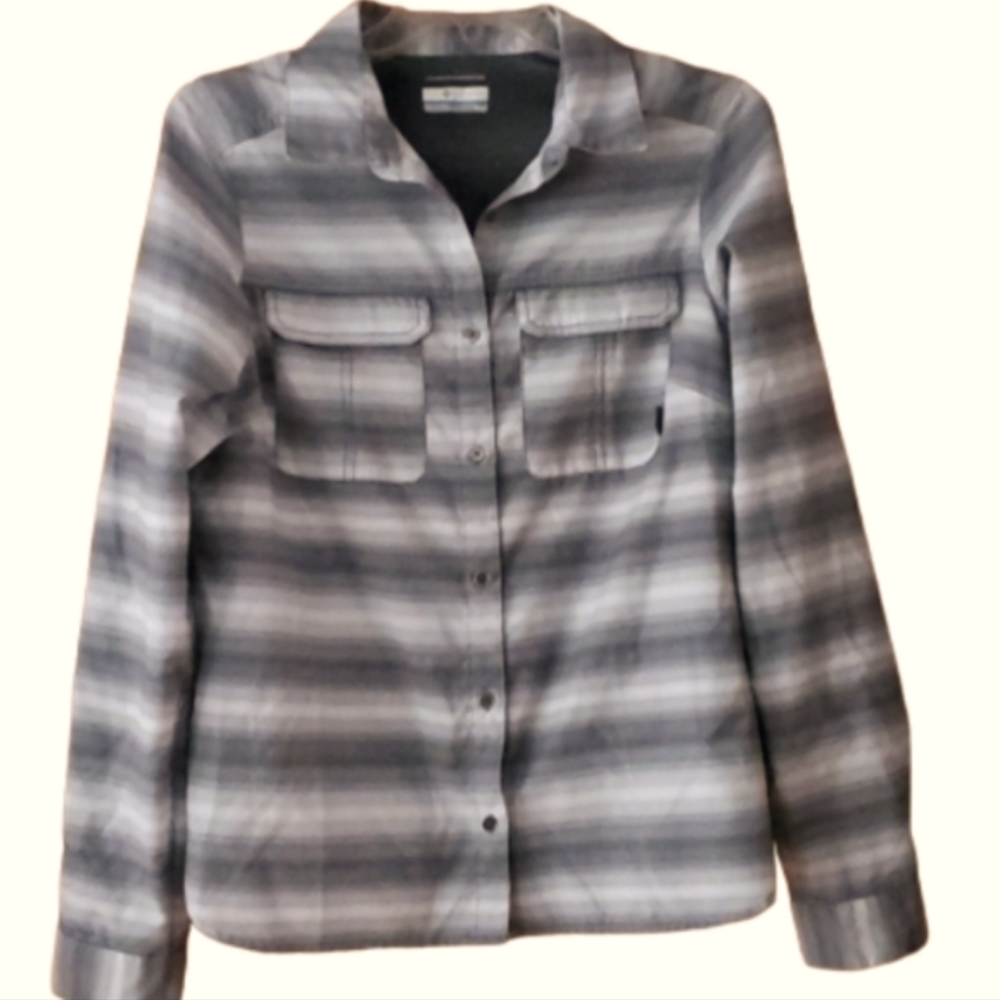 Columbia Silver Ridge Womans Grey Striped Buttondown Shirt Size Medium